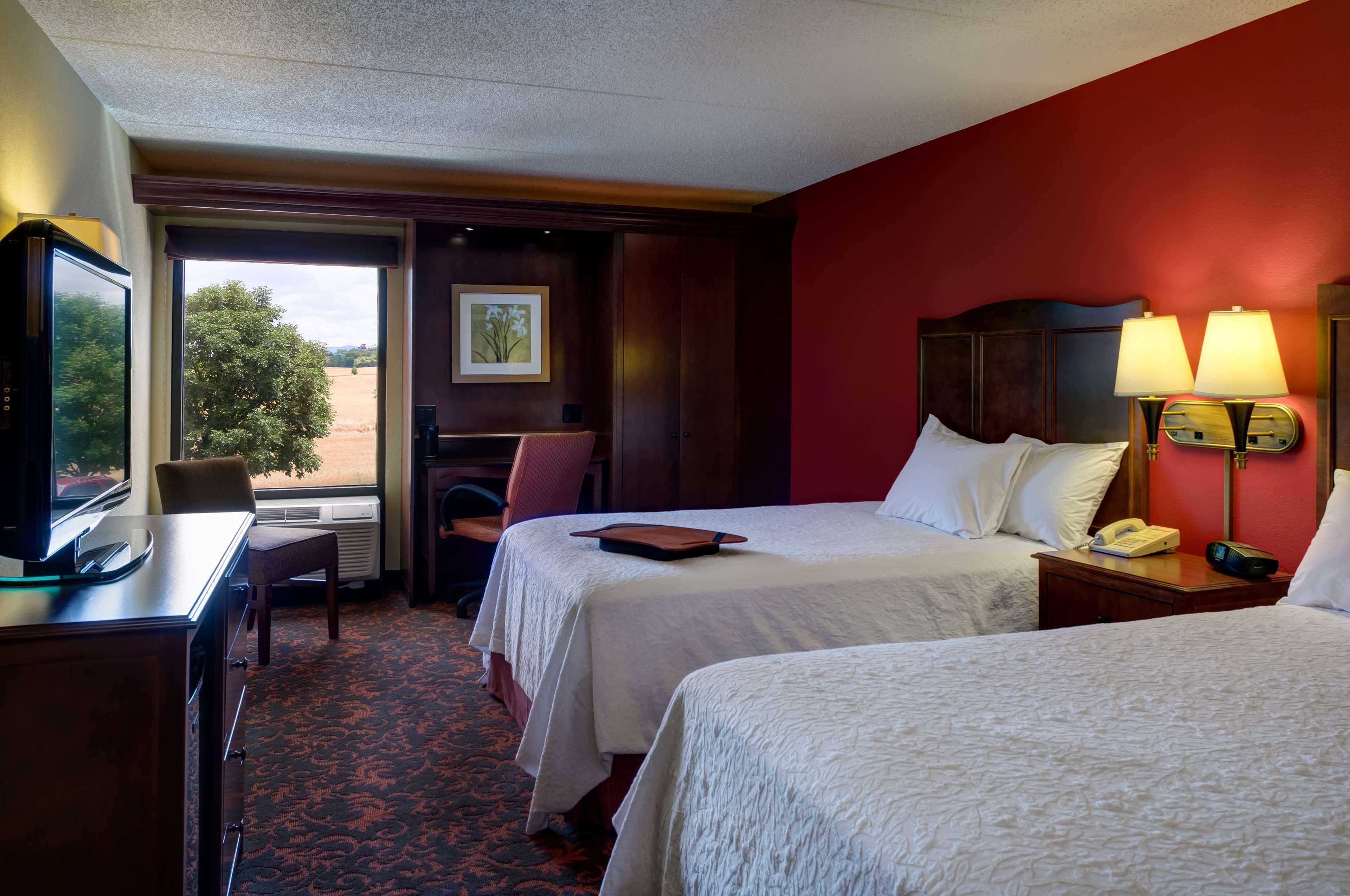 Hampton Inn Chambersburg Room photo