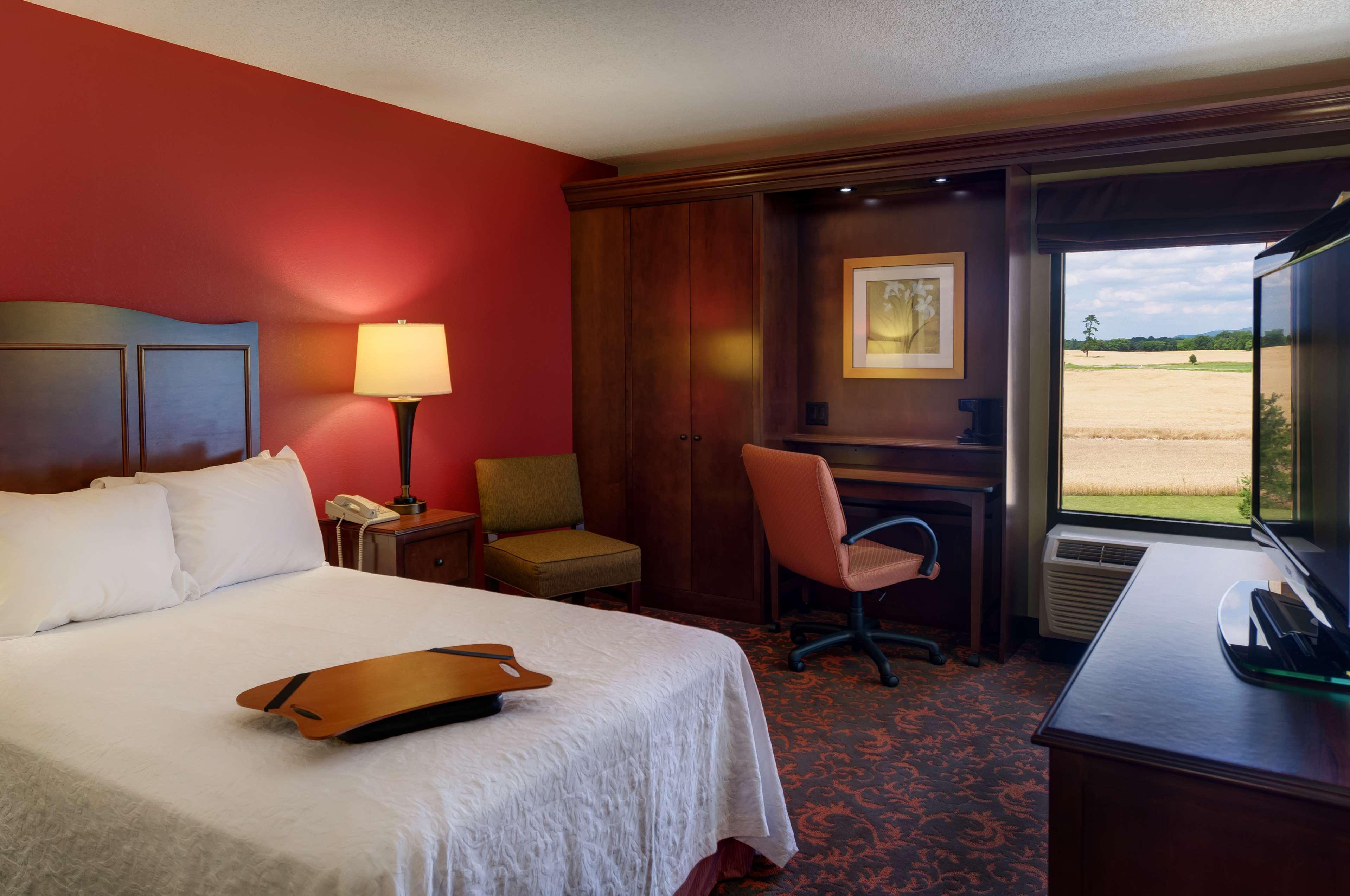 Hampton Inn Chambersburg Room photo